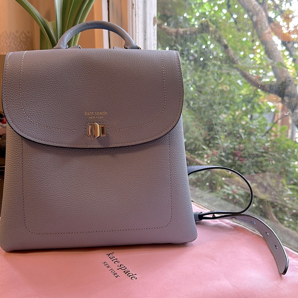 Kate Spade Essential Medium Backpack. Manta blue